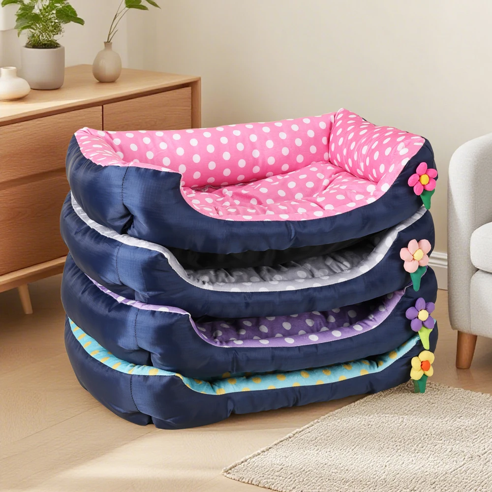 Detalle del tejido floral de la cama para mascotas