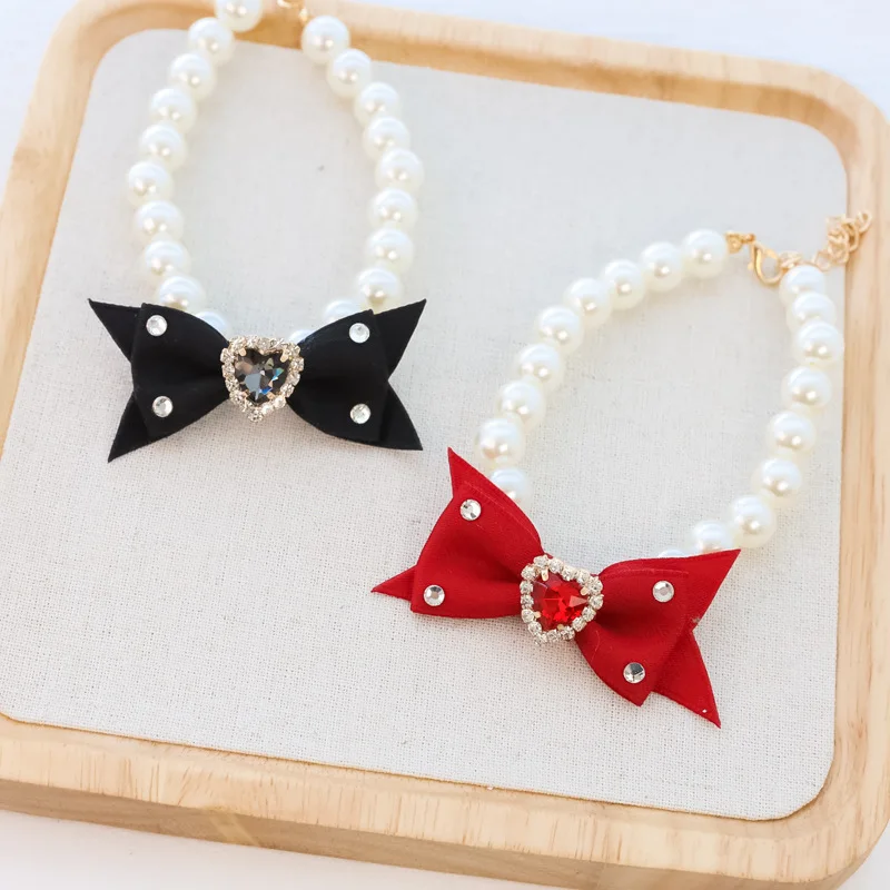 Corazón de strass y lazo del collar para mascotas