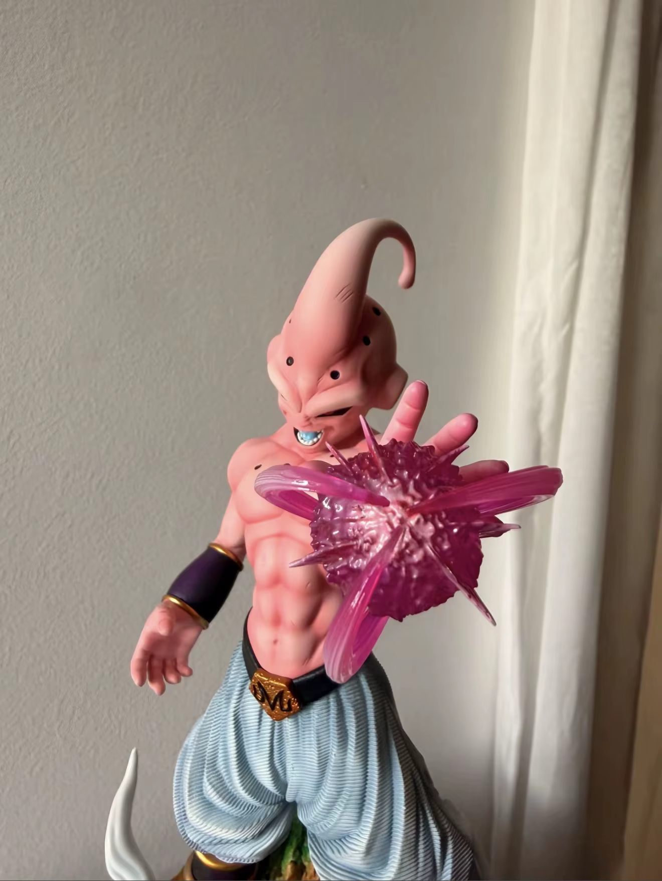 JJ Studio Small Buu 1/6 – Estatua Dragon Ball con Base LED Diorama - imagen 3
