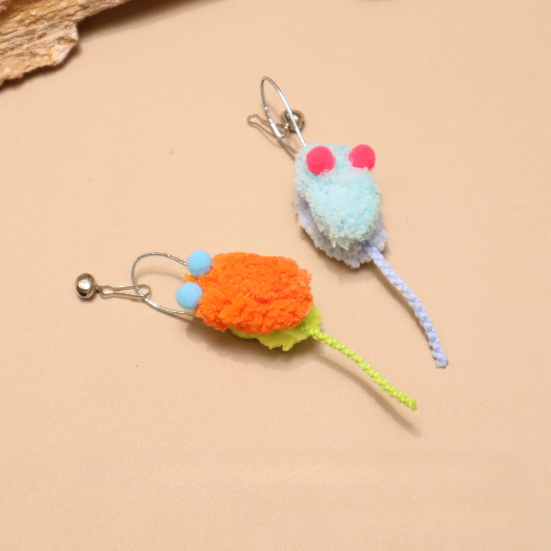 Juguete interactivo para gatos con ratón de peluche
