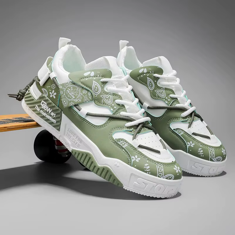 Estilo casual con zapatillas deportivas