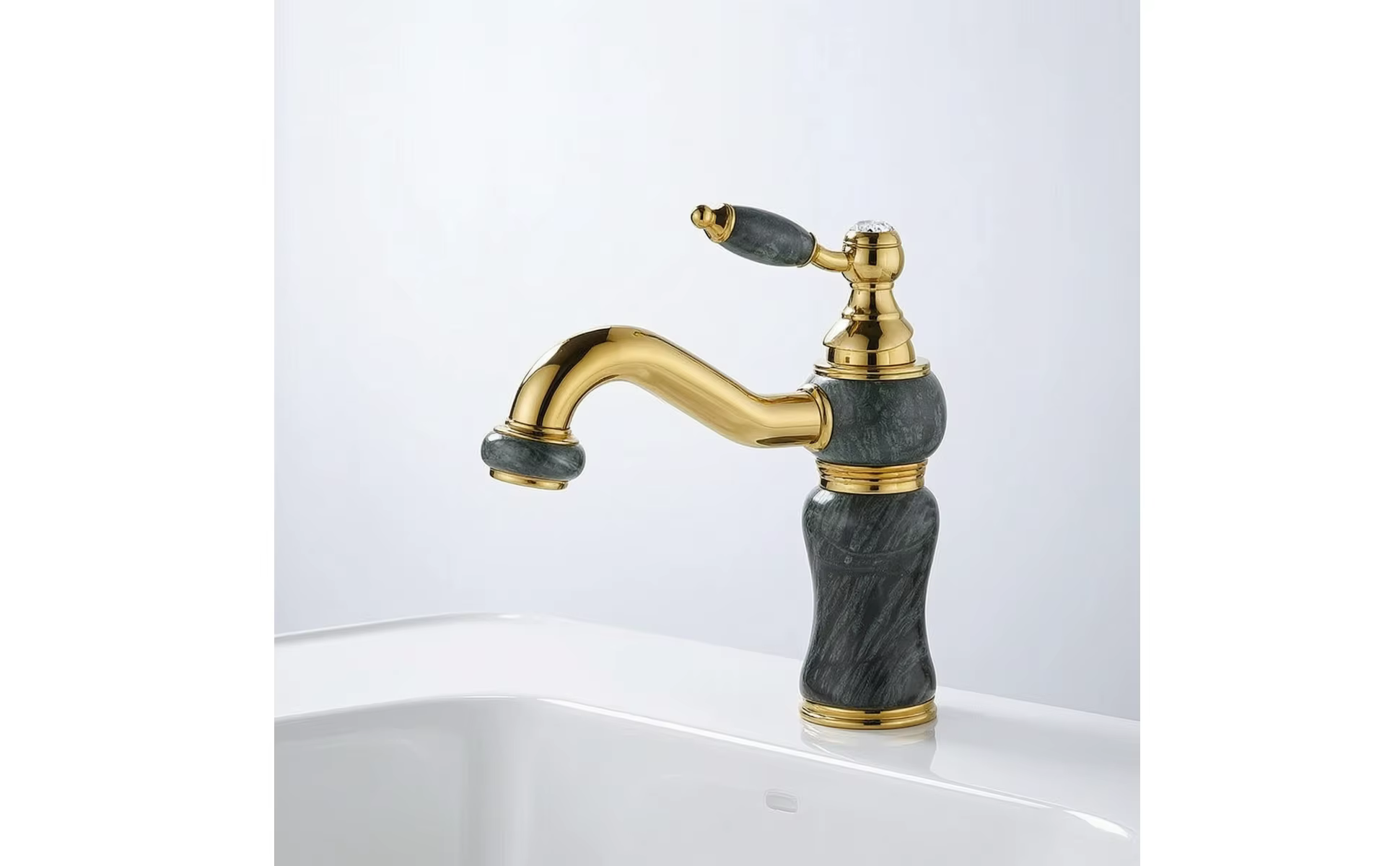 Grifo instalado sobre encimera de baño