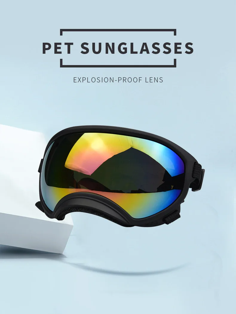 Perro usando gafas tácticas en exterior