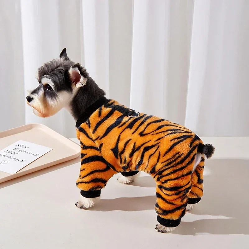 Traje de franela con estampado tiger-cow para perros