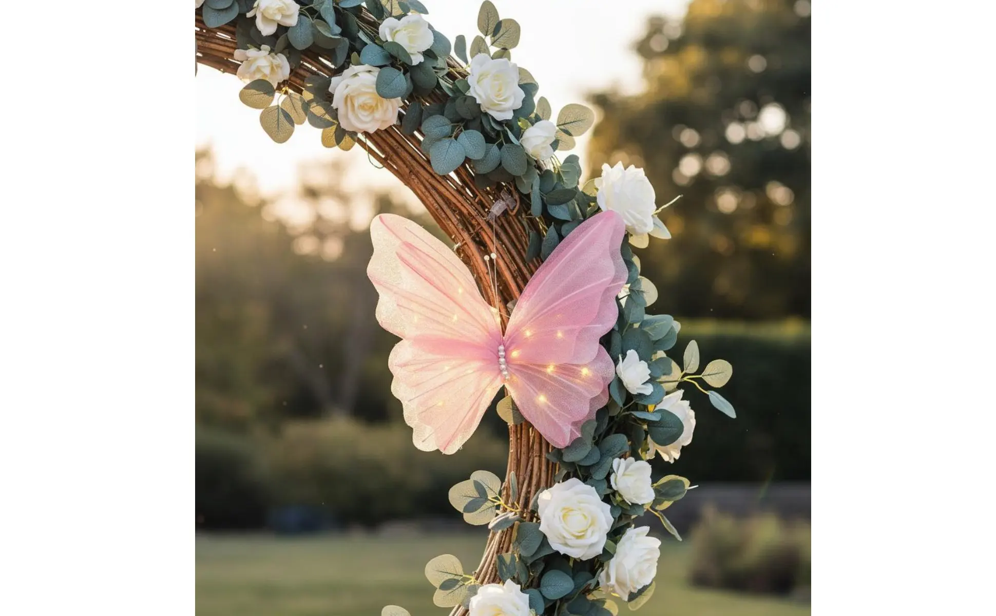 Decoración de mariposa LED en ambiente de boda