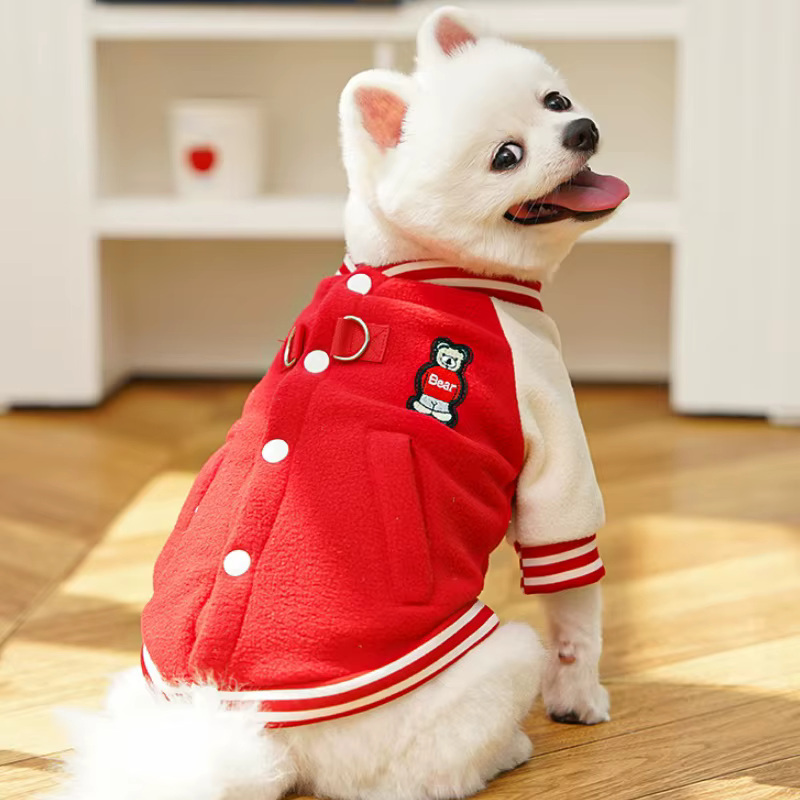 Chaqueta béisbol de otoño con oso estampado para perros y gatos - imagen 2