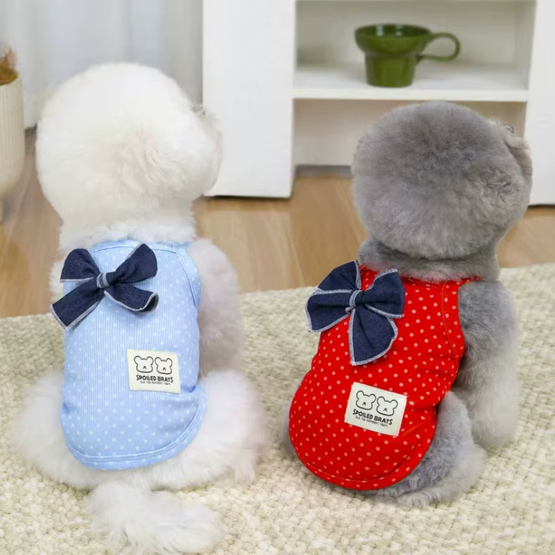 Camiseta veraniega con lunares y lazo para perros y gatos pequeños