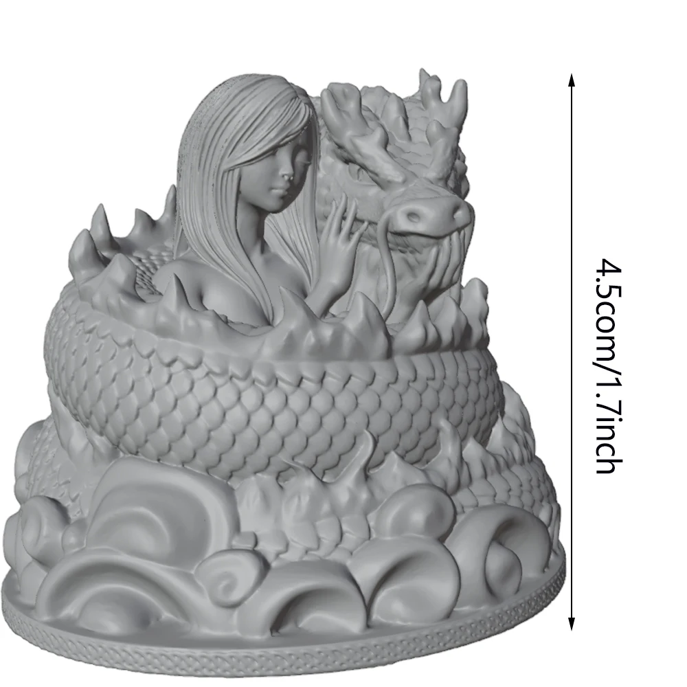 Figura de niña y dragón en detalle frontal