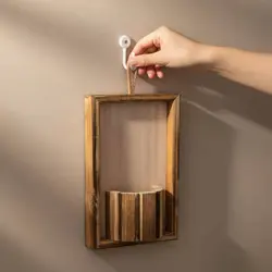 Maceta de pared con forma de casa en madera artesanal, rústica