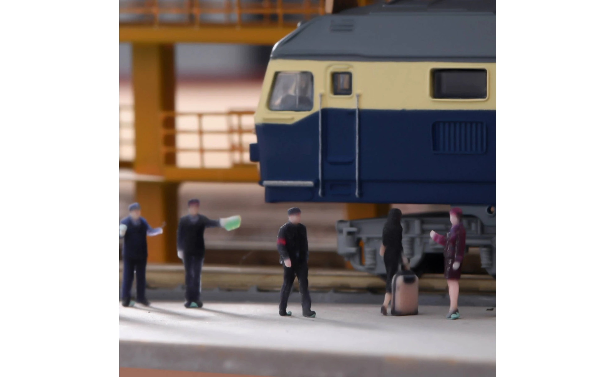 Figuras de personal de estación - Integración en escenarios de modelismo
