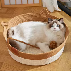 Cama ratán para gatos con juguete interactivo incluido