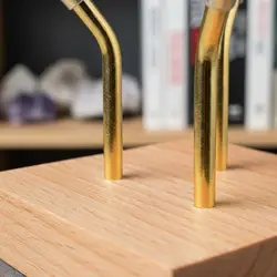 Expositor de bolas para gatos – Organizador de madera y cristal
