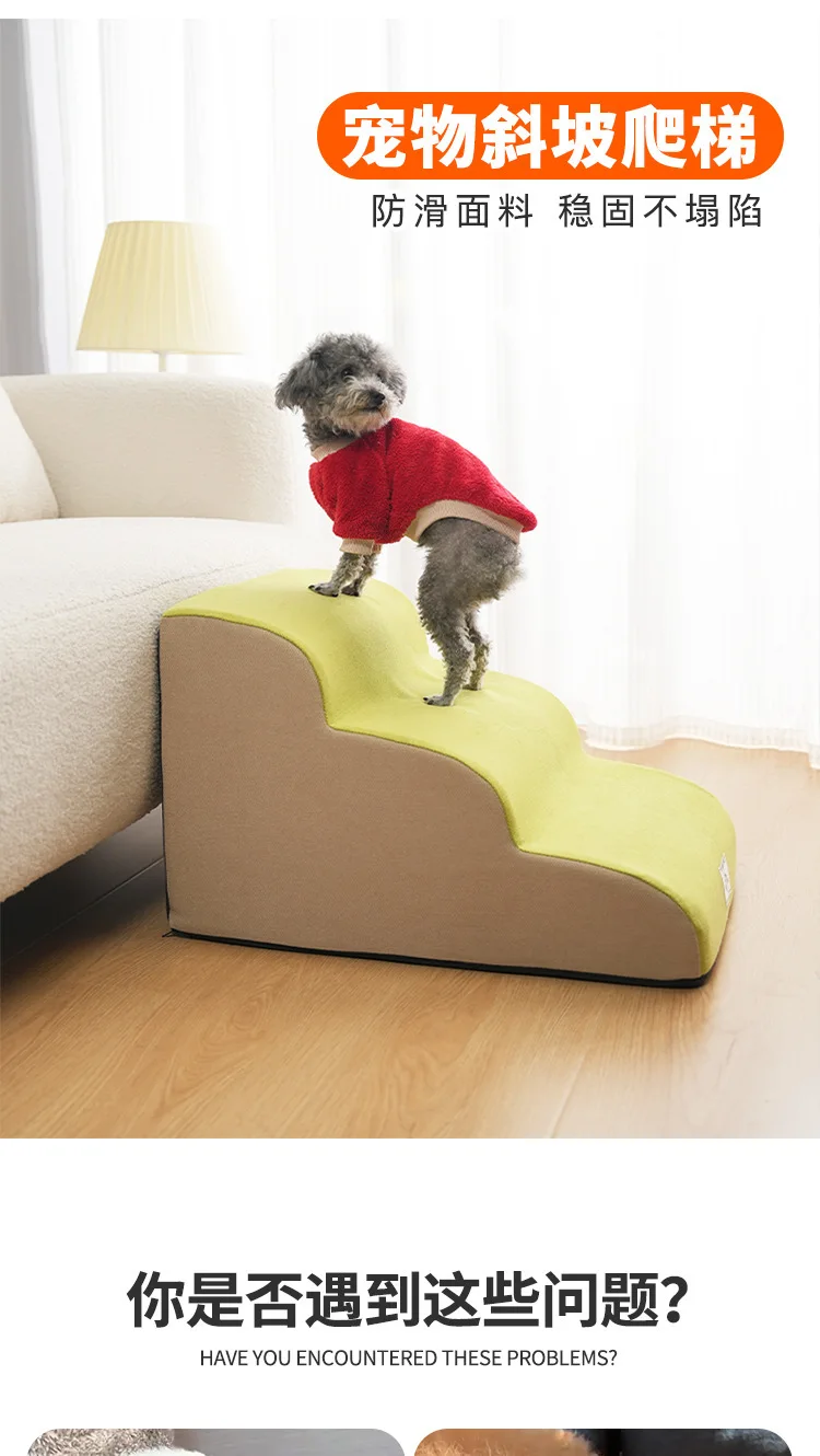 Rampa antideslizante para mascotas desplegada en el suelo