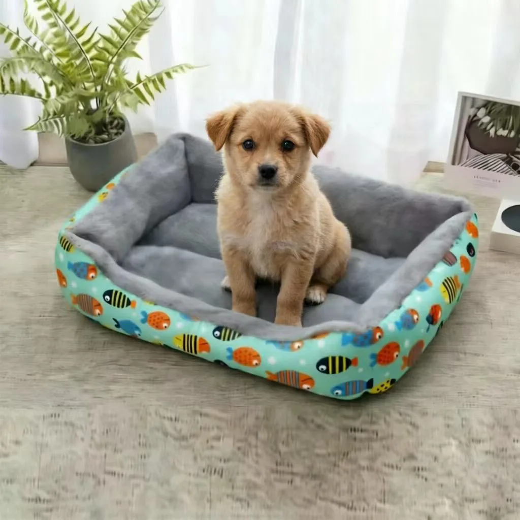 Cama para mascotas en uso con un gato pequeño