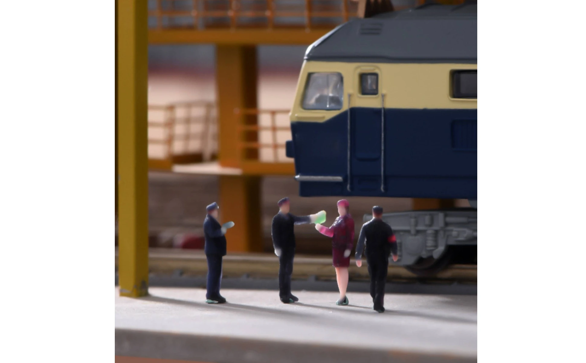 Figuras de trenes en miniatura - Proporción a escala 1/160