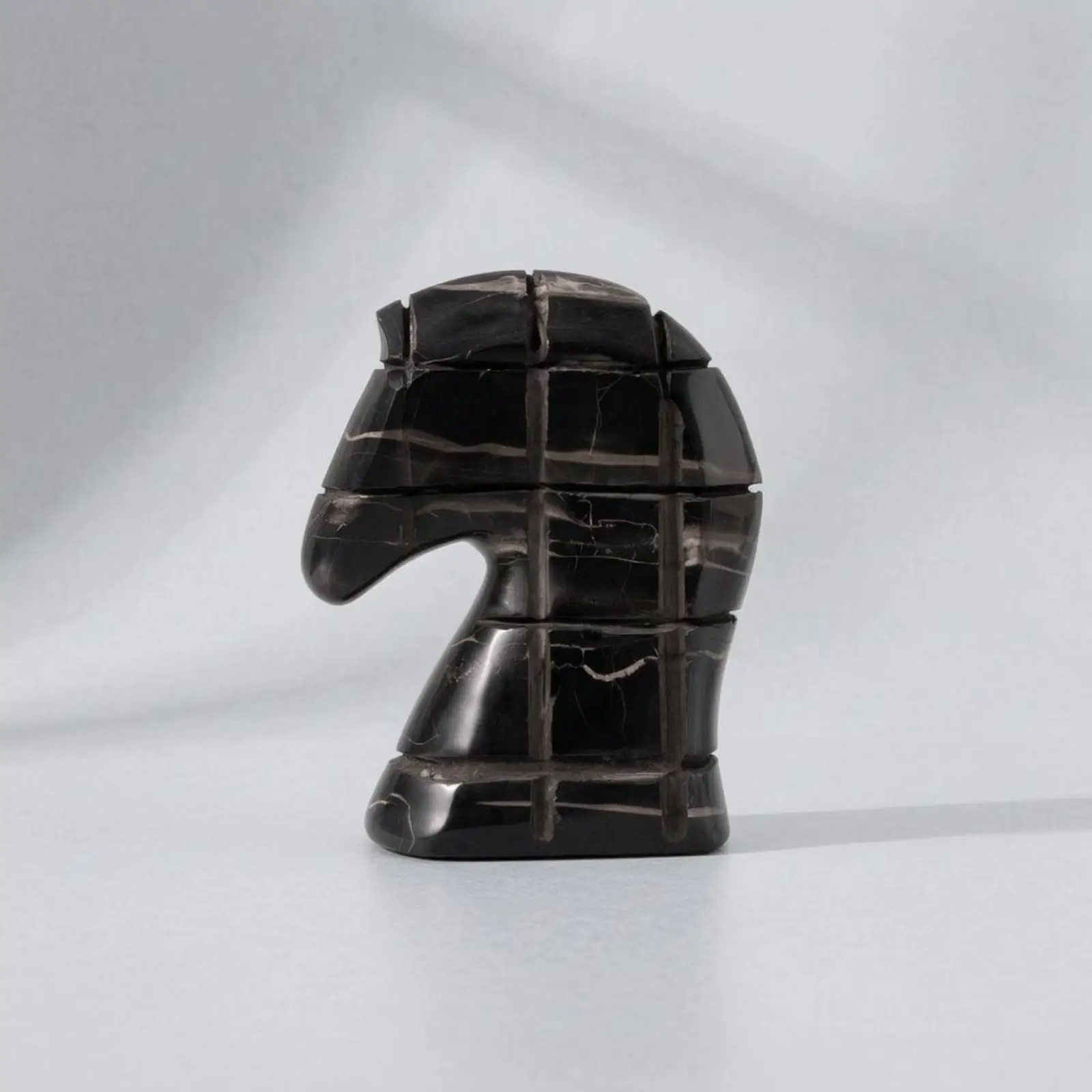 Estatua de Caballo Geométrica en Resina para Decoración - imagen 3