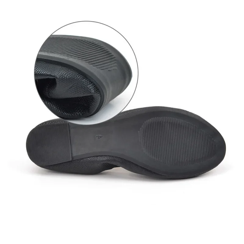 Vista frontal de las zapatillas TULX