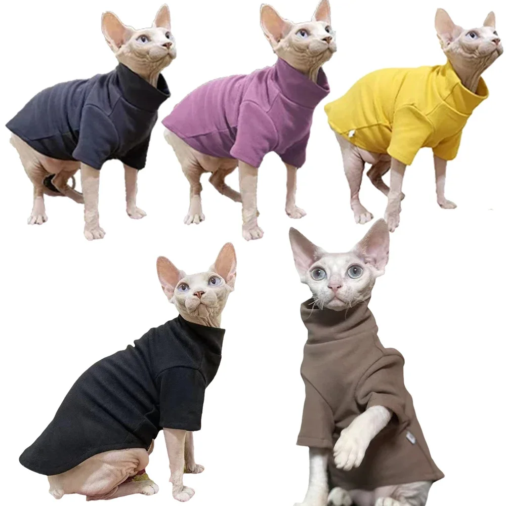 Detalle del tejido polar cálido en ropa para gato