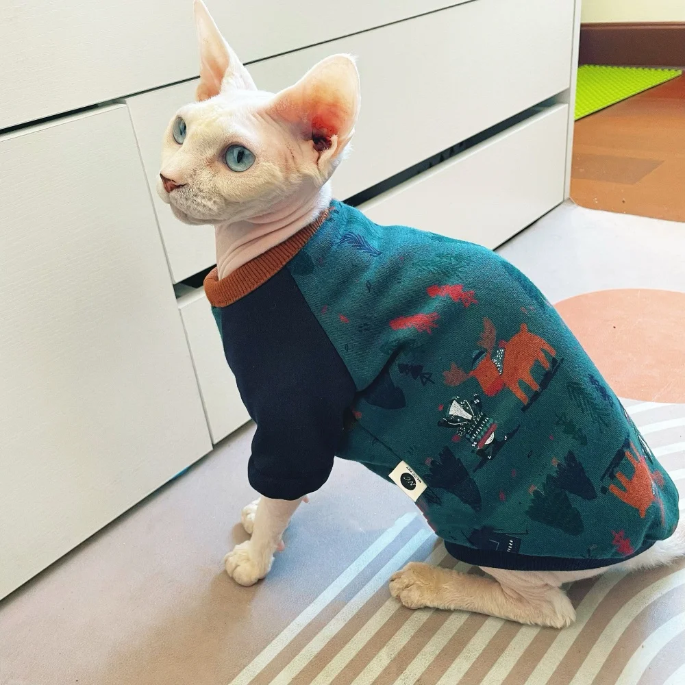 Gato Esfinge con sudadera de dibujos animados verde