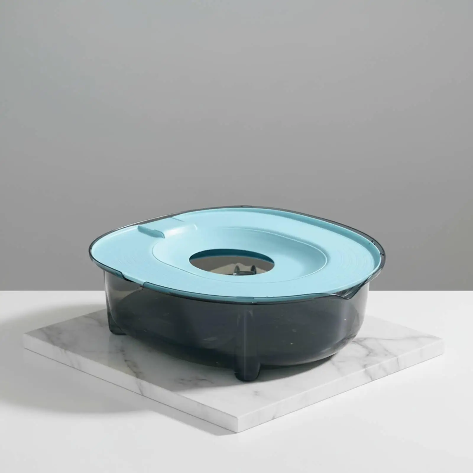 Inodoro entrenador para gatos con diseño de sellado de agua, vista frontal