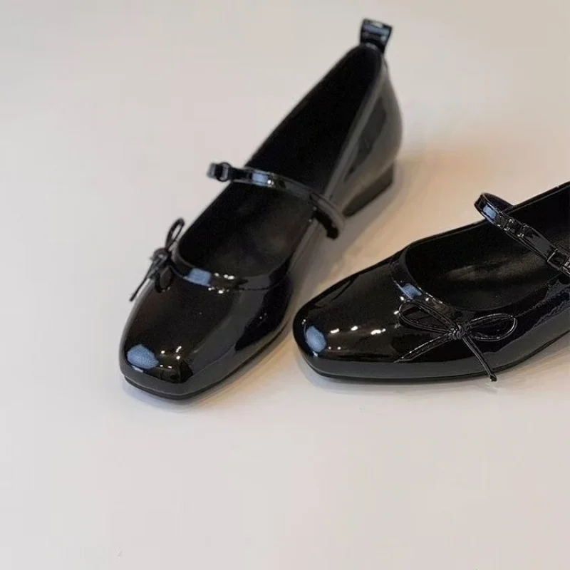 Zapatos estilo Mary Jane para Chihuahua con nudo mariposa – Cómodos - imagen 3
